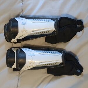 2 Pair of youth soccer shin guards